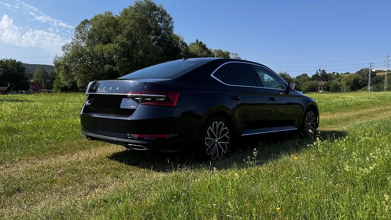 Škoda Superb (2019) 2.0 TSI, 4x4, Laurin&Klement - fotka 8 z 16