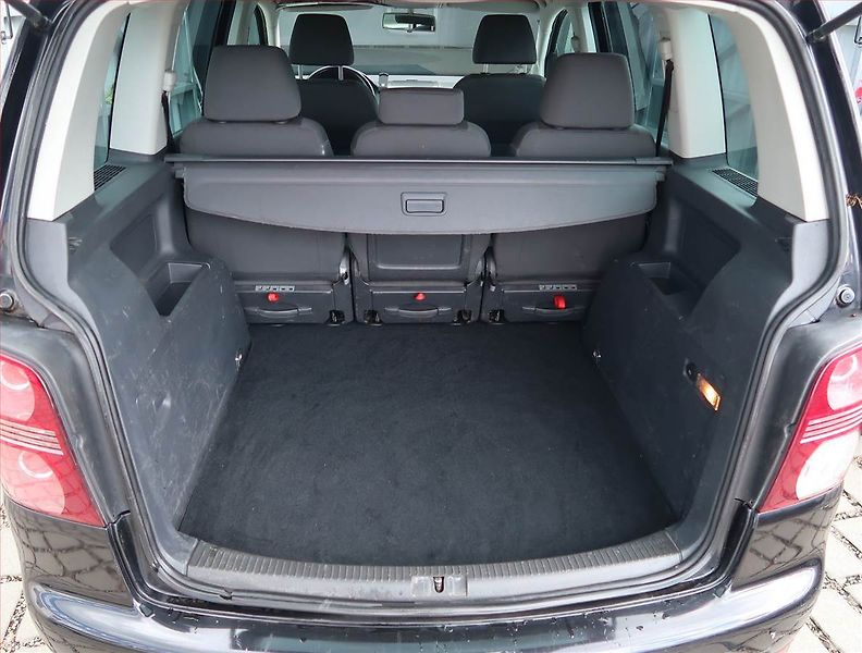 Volkswagen Touran (2007) Comfortline 1.9 TDI, po STK - fotka 13 z 15
