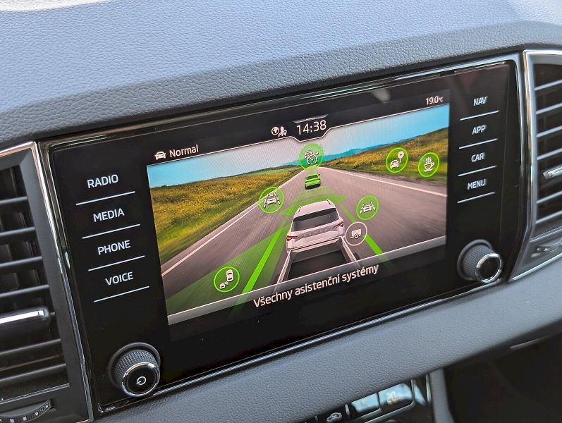 Škoda Karoq (2025) 1,5 TSI / 110 kW Top Selection - fotka 19 z 30