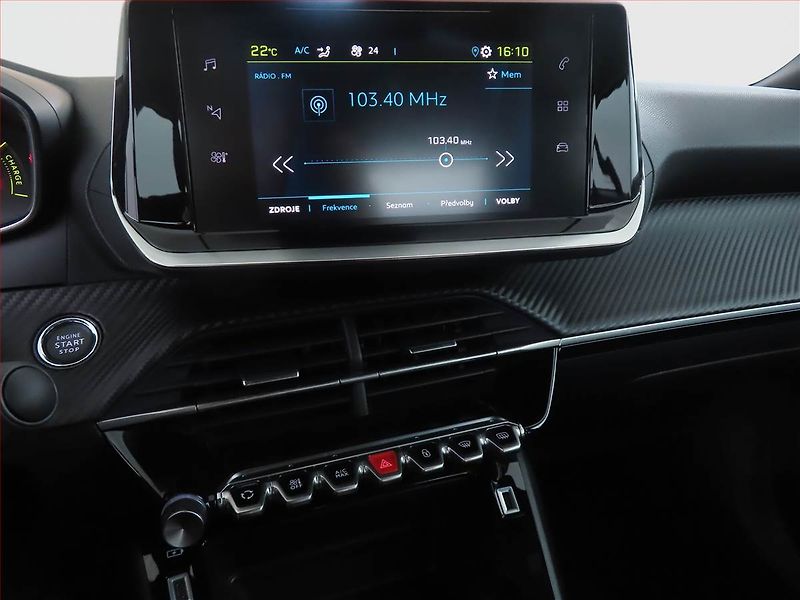 Peugeot 2008 (2023) Active 50 kWh, SoH 100% - fotka 12 z 16