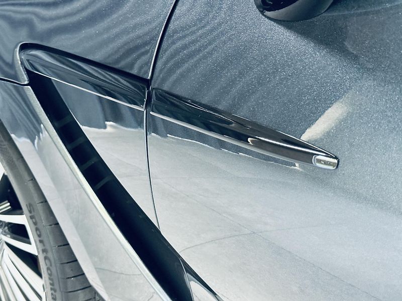 Aston Martin DBX (2021) 550*AIR*XENON.GREY*TOP - fotka 15 z 48