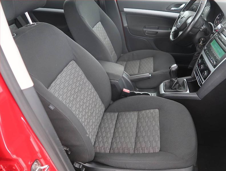 Škoda Octavia (2011) Ambiente 1.4 TSI, Serv.kniha - fotka 9 z 17