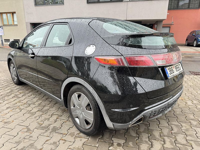 Honda Civic (2008) 1.4 i-DSI 63kW klima - fotka 3 z 13