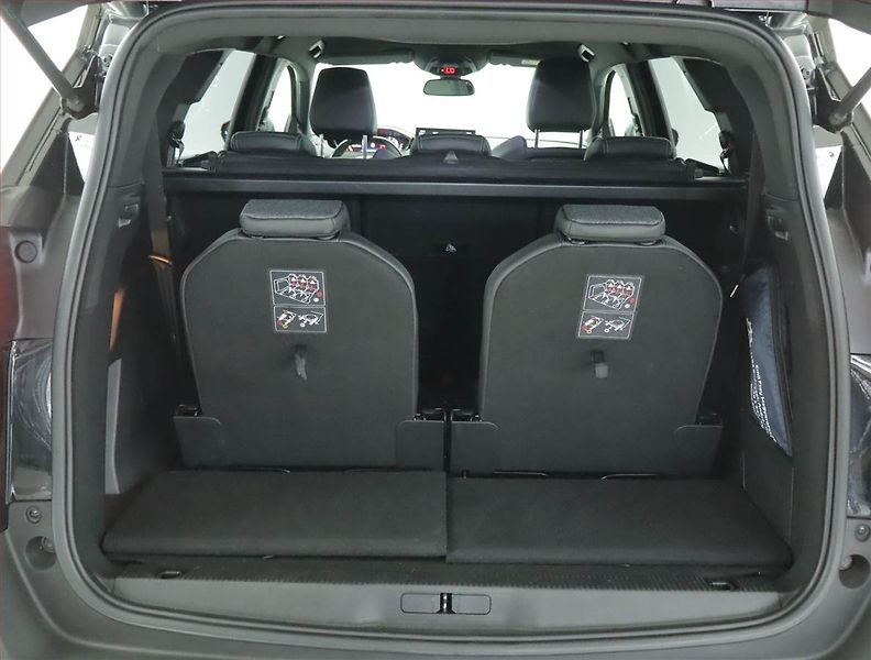 Peugeot 5008 (2023) Allure PureTech 130 - fotka 18 z 23