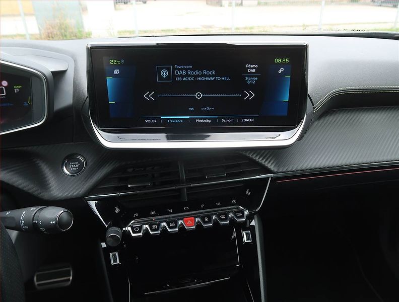 Peugeot 2008 (2022) GT 50 kWh, SoH 100% - fotka 12 z 22