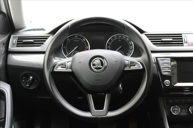 Škoda Superb 2.0 TDI/Style/4x4/DSG/140kW/CZ - fotka 18 z 40
