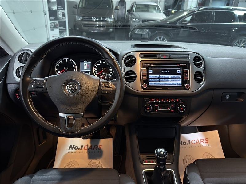 Volkswagen Tiguan 1,4   TSI 90KW CUP VÝHŘEV TOP - fotka 22 z 36