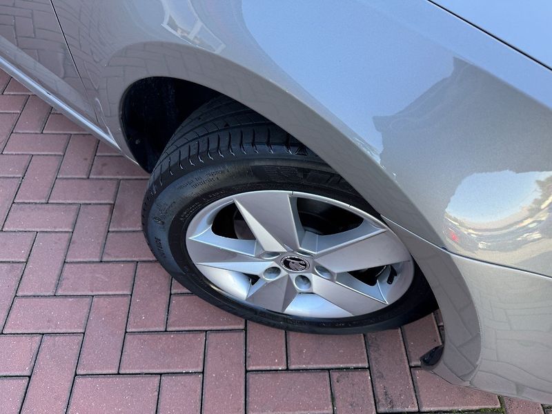Škoda Octavia (2013) 2.0TDi  Klima Tempomat BT - fotka 41 z 45