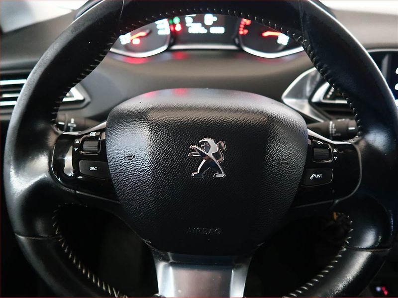 Peugeot 308 (2017) 1.2 PureTech, Navi, Tempomat - fotka 15 z 15