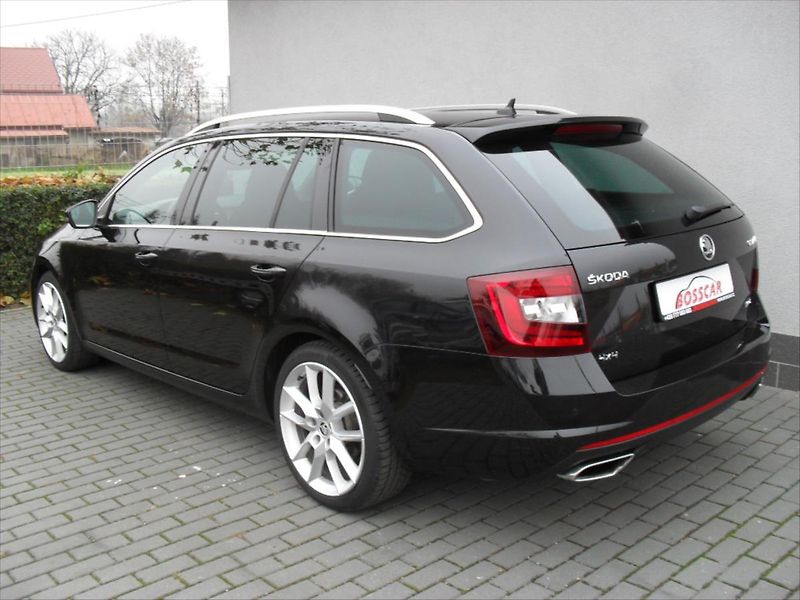 Škoda Octavia 2,0 RS 4x4 DSG LED Panoram DPH - fotka 3 z 31