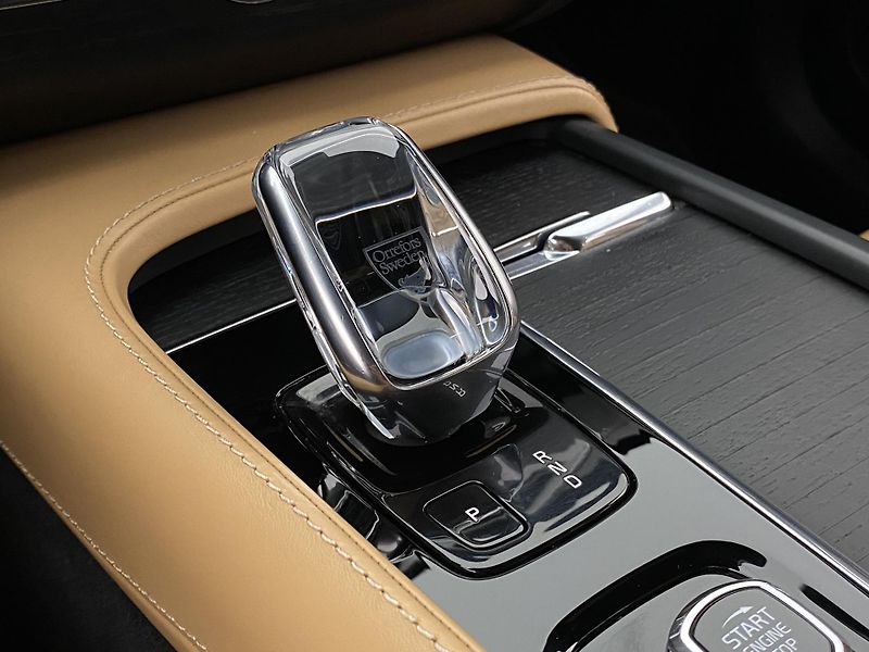 Volvo XC90 B6 AWD INSCRIPTION AUT CZ 7m - fotka 28 z 51