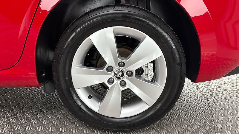 Škoda Scala 1.0 TSI DSG Style - fotka 19 z 25