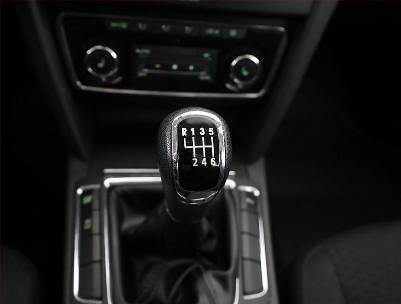 Škoda Superb (2009) 2.0 TDI, Xenony, Tempomat - fotka 12 z 19