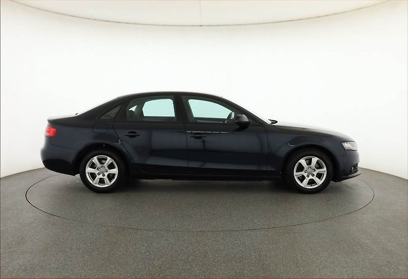 Audi A4 (2010) 2.0 TDI, nová STK, jezdí dobře - fotka 6 z 18