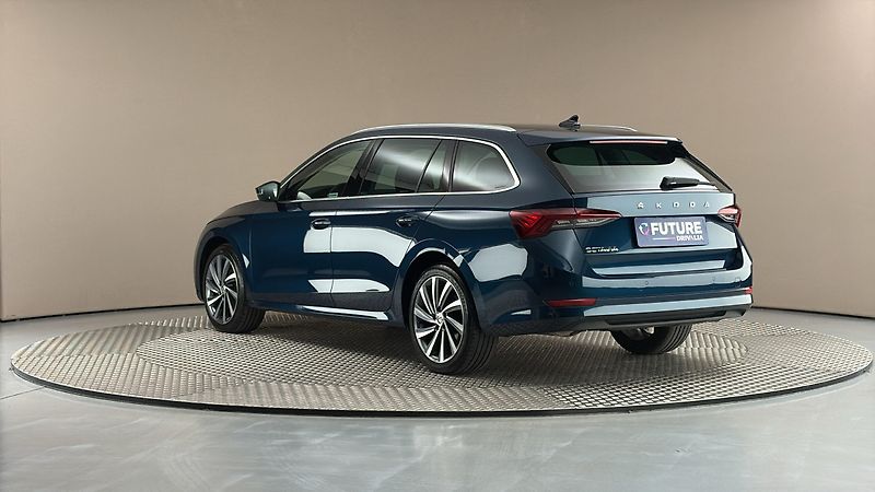 Škoda Octavia 2.0 TDI DSG Style Combi - fotka 2 z 25