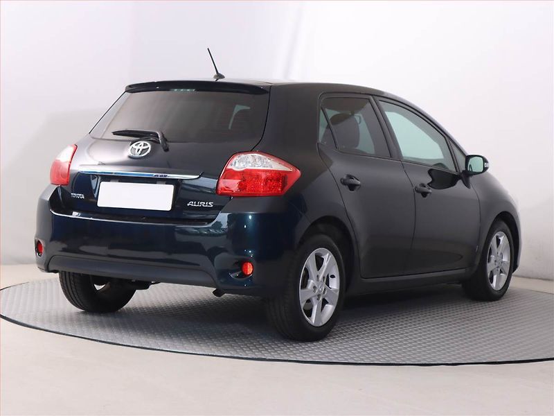 Toyota Auris (2012) 1.4 D-4D, Navi, Vyhř. sedaček - fotka 5 z 17