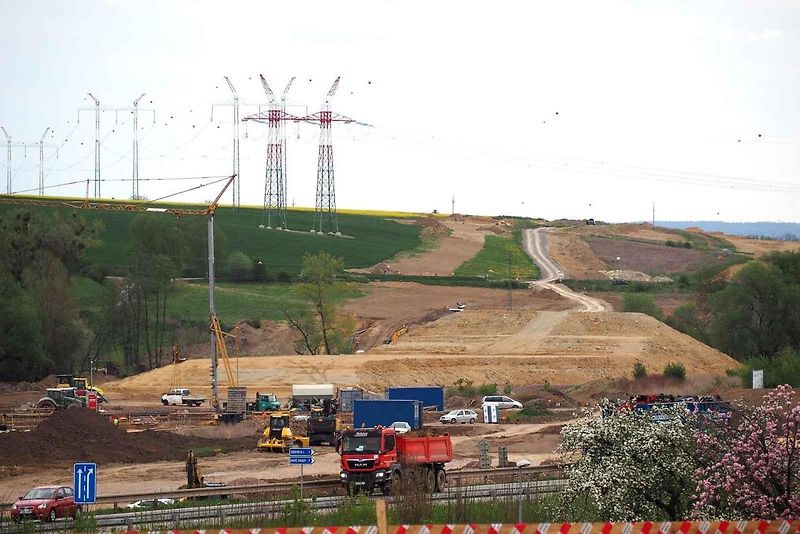 Snímky z výstavby dálnice D35 Džbánov - Litomyšl, duben 2025