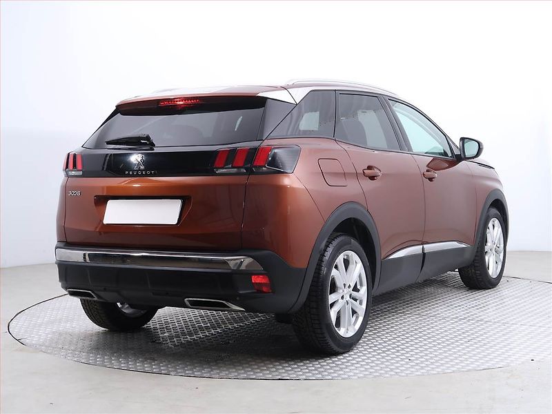 Peugeot 3008 (2019) Allure 1.5 BlueHDi, ČR,1.maj - fotka 5 z 20