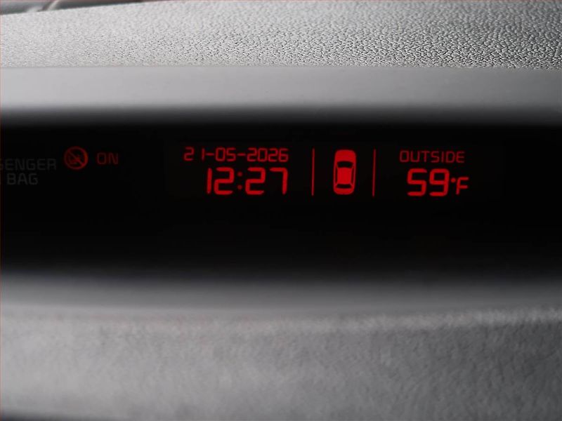 Kia Ceed (2017) Silver 1.6 GDI, Serv.kniha - fotka 16 z 18