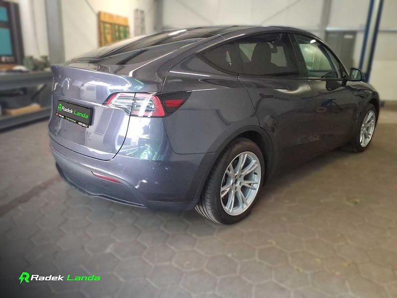 Tesla Model Y (2023) Standard Range RWD - fotka 4 z 7