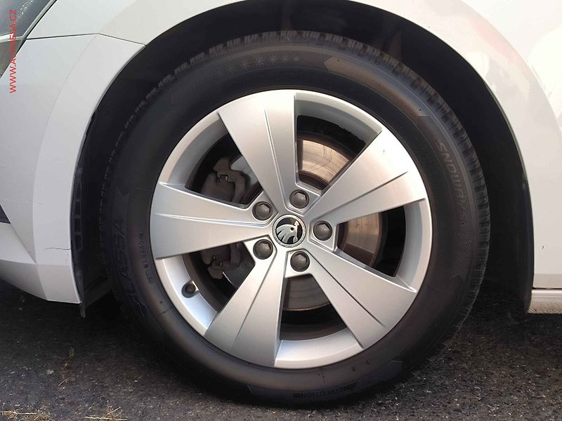 Škoda Superb (2017) 2.0TDi, ČR, DSG, bixen - fotka 29 z 30