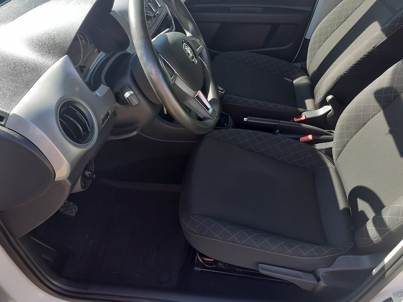 Škoda Citigo (2017) 1.0 MPI STYLE ČR - fotka 11 z 26