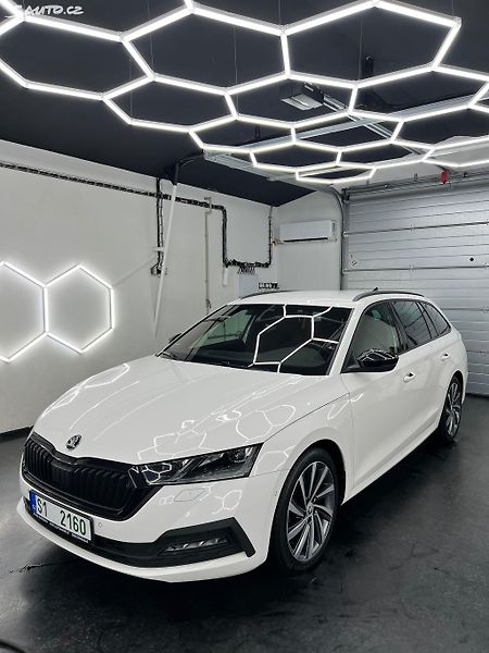 Škoda Octavia 2,0 TDI Sportline paket - fotka 13 z 43