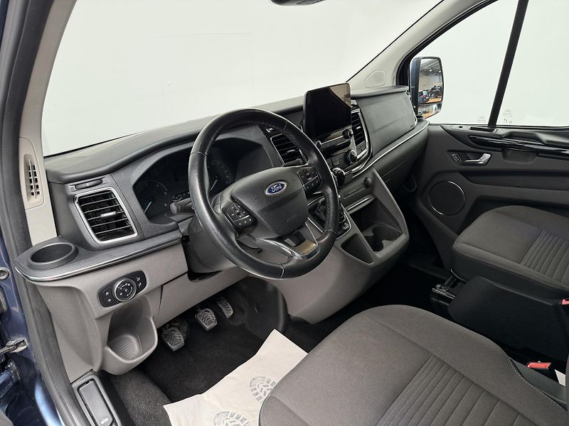 Ford Tourneo Custom 2.0 EcoBlue mHEV 96kW L2 Titan - fotka 5 z 11