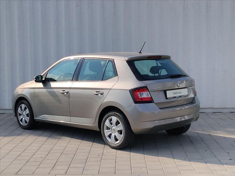 Škoda Fabia 1,0 1.0 TSI 70kW Ambiente - fotka 15 z 23