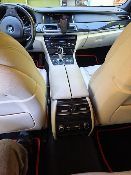 BMW Řada 7 (2013) PRODÁM BMW 750d xdrive, sporto - fotka 10 z 13