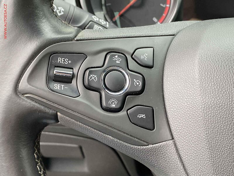 Opel Astra (2017) 1.4 T, Dynamic, LED, navi, TZ - fotka 13 z 19