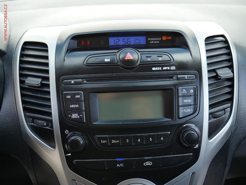 Hyundai ix20 (2015) 1.4 CRDi, ČR, AC - fotka 13 z 16