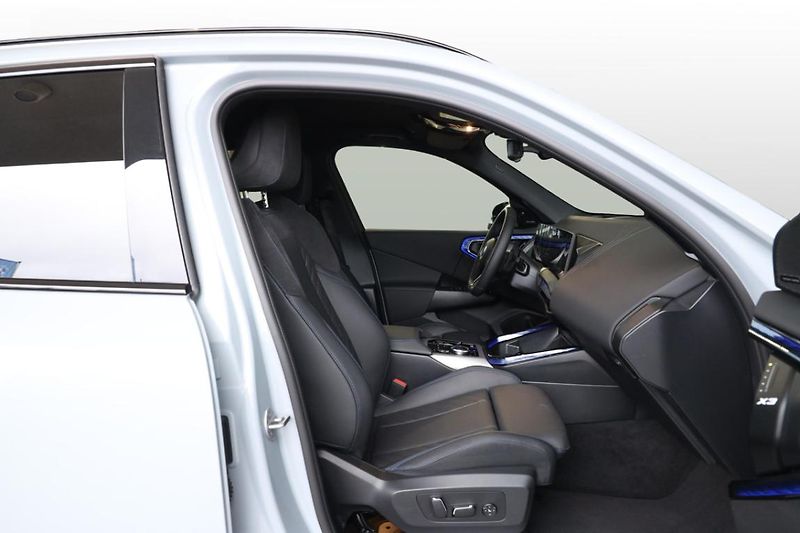BMW X3 20 xDrive - fotka 19 z 26