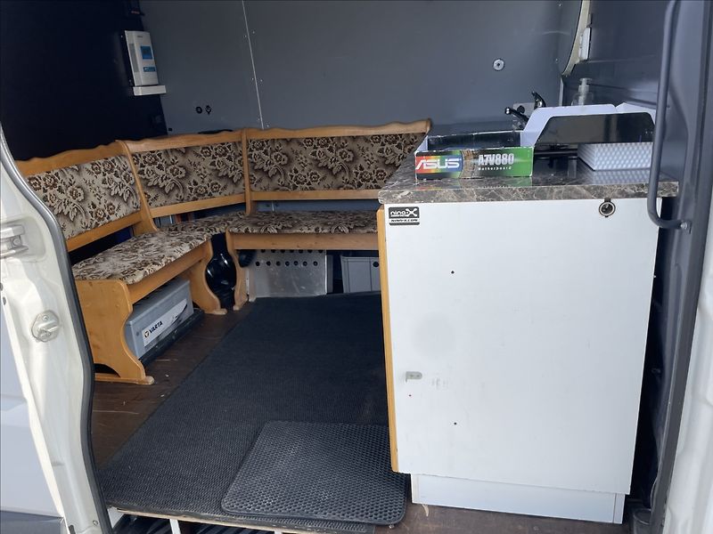 Volkswagen Crafter 2,0 TDi 120kw polointegrovaný - fotka 23 z 42