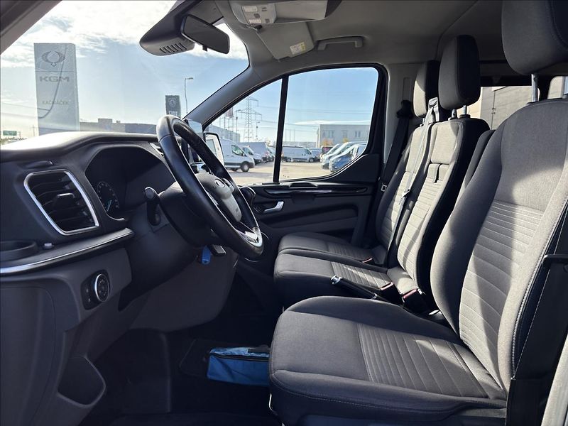 Ford Tourneo Custom 2,0 EcoBlue 136kW Titanium - fotka 19 z 36