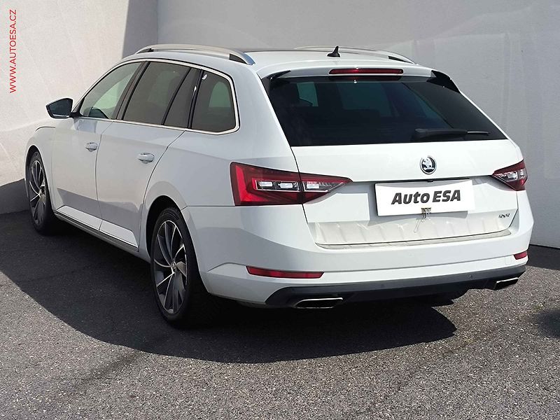 Škoda Superb (2018) 2.0 TSI 4x4, L&K, DSG, TZ - fotka 6 z 32