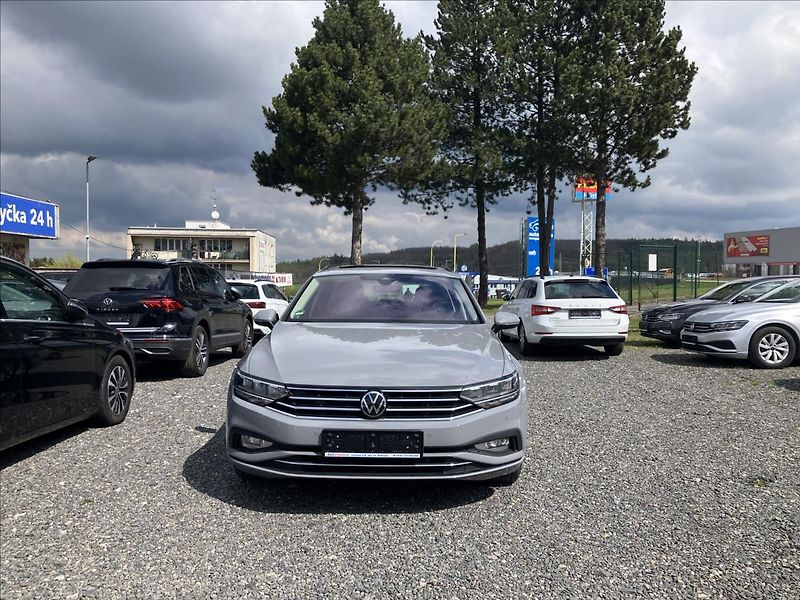 Volkswagen Passat 2,0 PANORAMA,KEYLESS,EL.KUFR - fotka 3 z 29