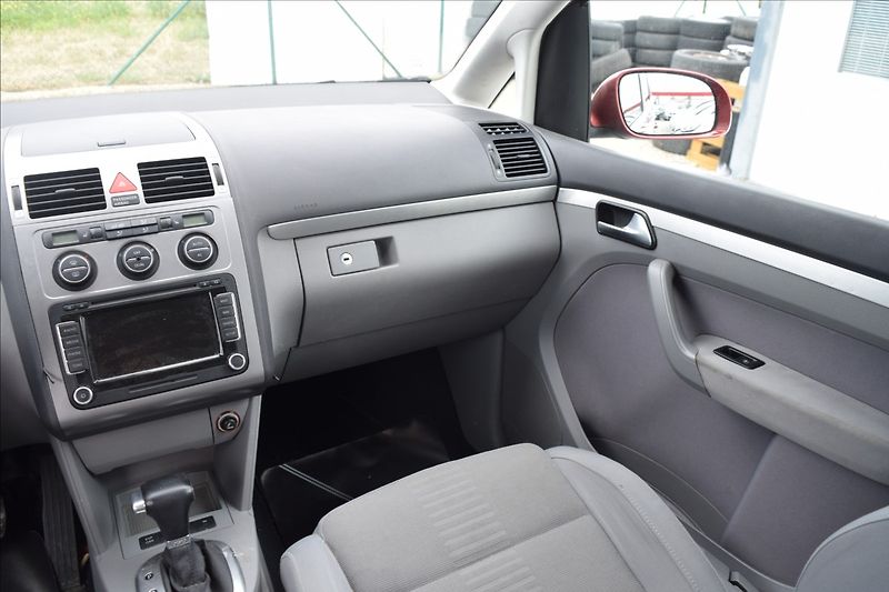 Volkswagen Touran 1,9 TDI 77KW AUTOMAT PO STK - fotka 31 z 46