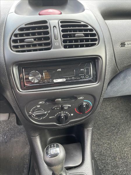 Peugeot 206 1,4i 55kW*tažné*Zachovalé auto - fotka 11 z 36