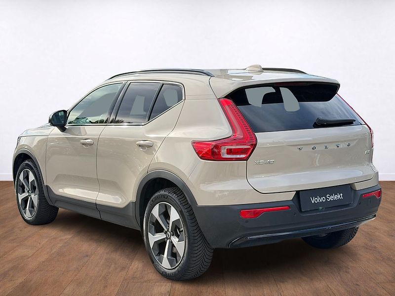 Volvo XC40 PLUS B3, ACC ,BLIS ,FULL LED - fotka 3 z 22