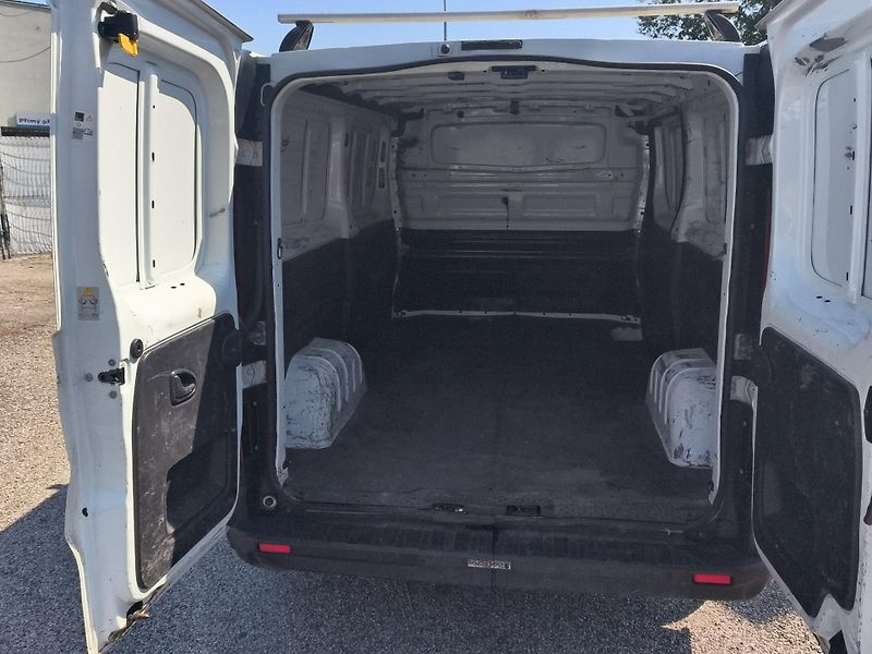 Opel Vivaro (2018) Van 1,6TD, ČR - fotka 23 z 24