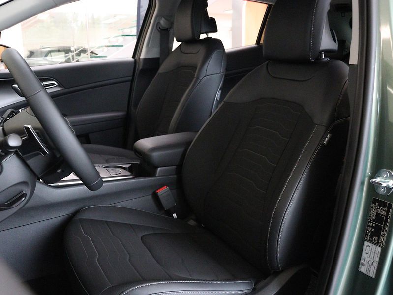 Kia Sportage TOP 1.6 T-GDI GPF 7DCT 4x2 - fotka 14 z 17