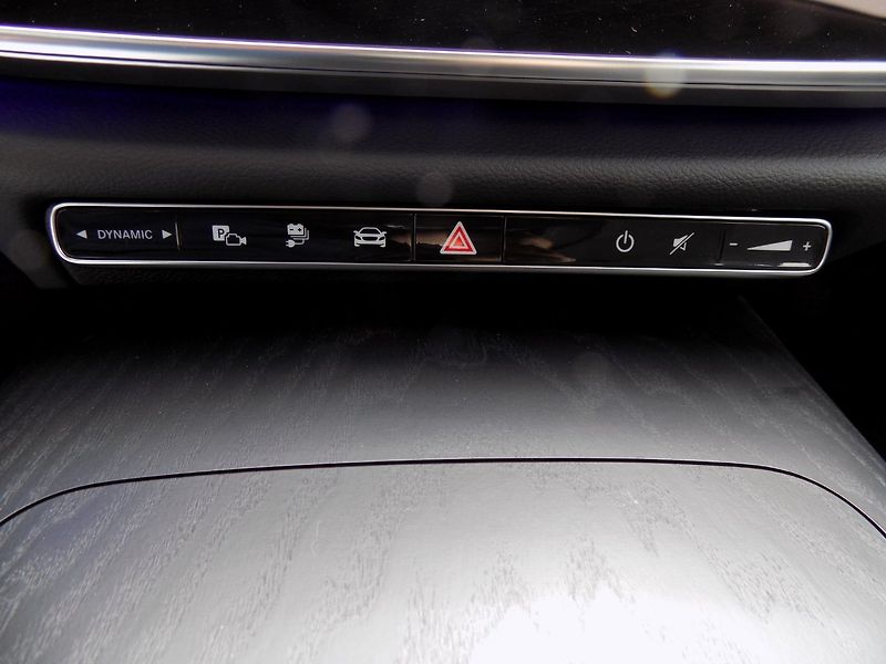 Mercedes-Benz Třídy E (2024) 300de/Digital-Light/Hybrid/ - fotka 43 z 50