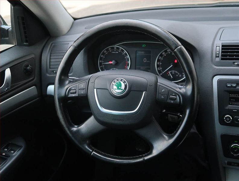 Škoda Octavia (2013) Scout 2.0 TDI, 4X4, Xenony - fotka 15 z 22