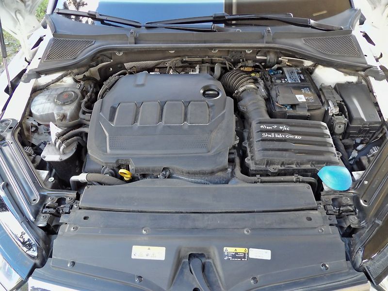 Škoda Octavia 2.0TDI Scout DSG 4x4 ČR DPH - fotka 26 z 32