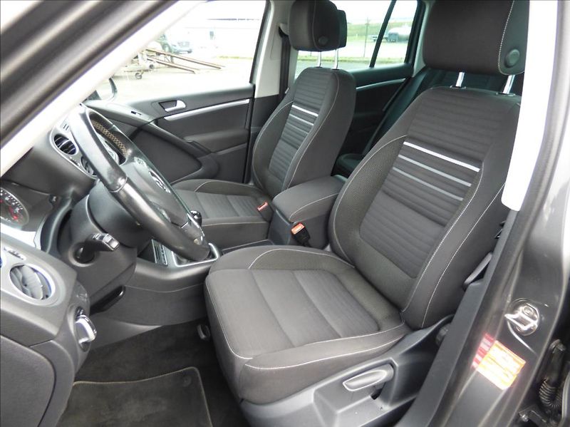 Volkswagen Tiguan 1,4 TSI 90KW SPORT - fotka 28 z 50
