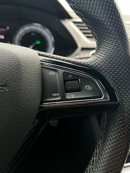 Škoda Superb 2.0TDI DSG 140kW Sportline  - fotka 10 z 25