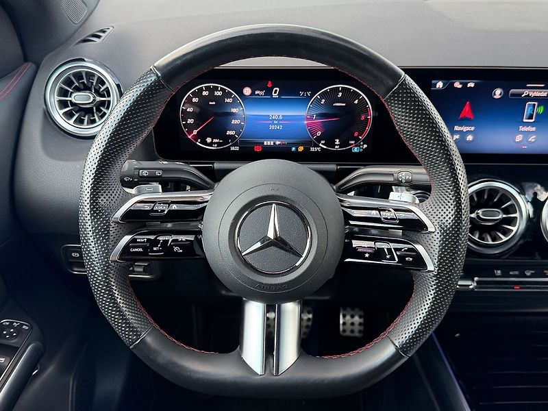 Mercedes-Benz GLA 200 d - fotka 17 z 36