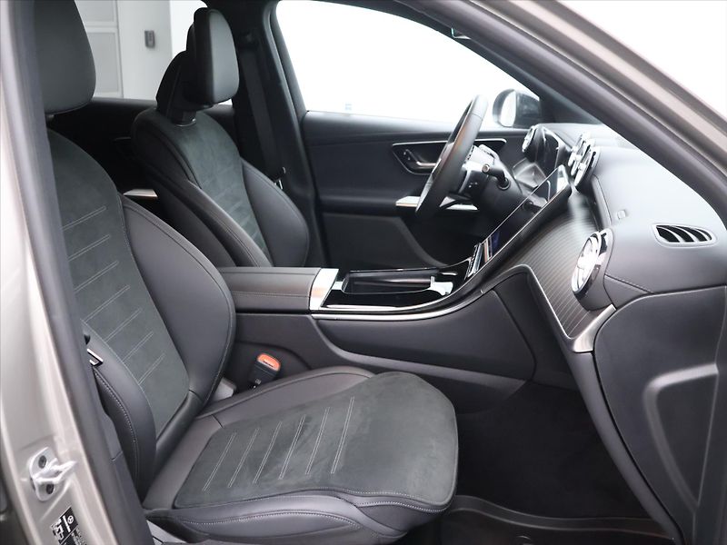 Mercedes-Benz GLC 2,0 300 4Matic AMG CZ 1Maj - fotka 13 z 41