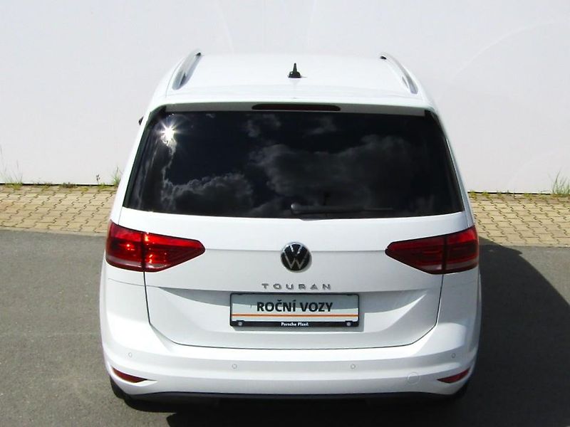 Volkswagen Touran Highline 1,5 TSI 110KW DSG - fotka 12 z 30
